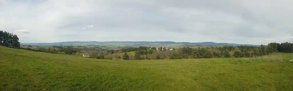 Panorama sur les monts de la Margeride (vue dans sa longueur)