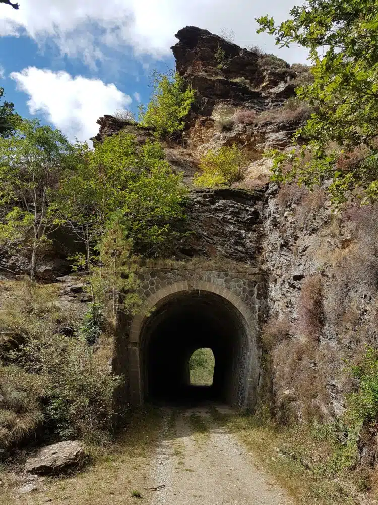 Tunnel du chemin de fer dans la vallée de la Mimente (chemin de Stevenson)
