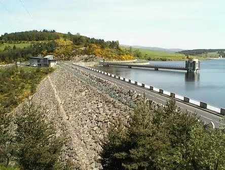 Photographie du barrage de Naussac (Lozère)