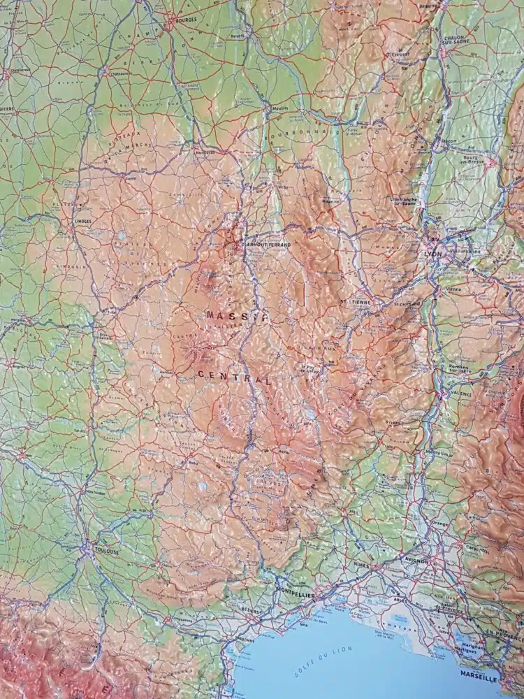 Le relief du Massif central (photographie issue de ma carte IGN de la France)