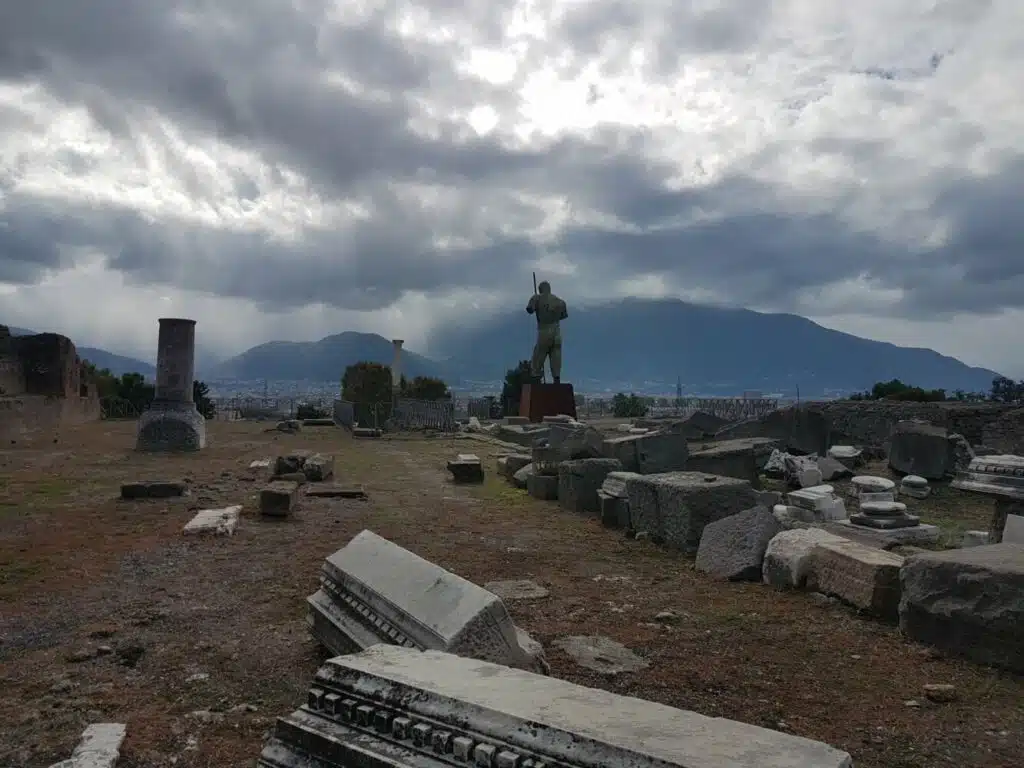 Statue d'Apollon face aux Monte Lattari (Pompéi)