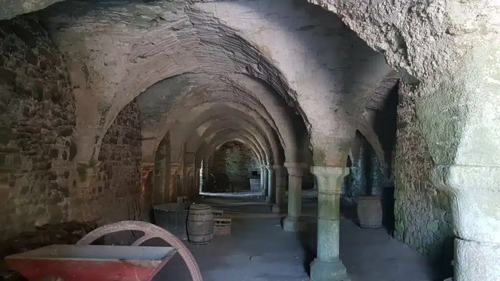 Photographie des celliers de l'abbaye de Beauport (Côtes d'Armor, Bretagne)