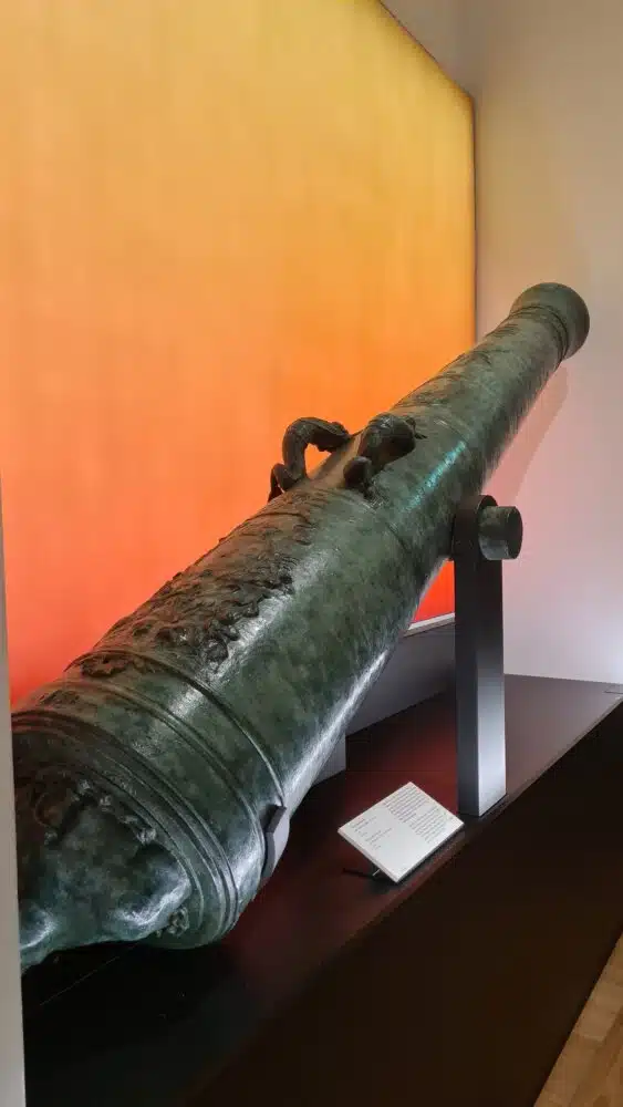 Un canon de marine de 36 livres (musée de la Marine de Paris)