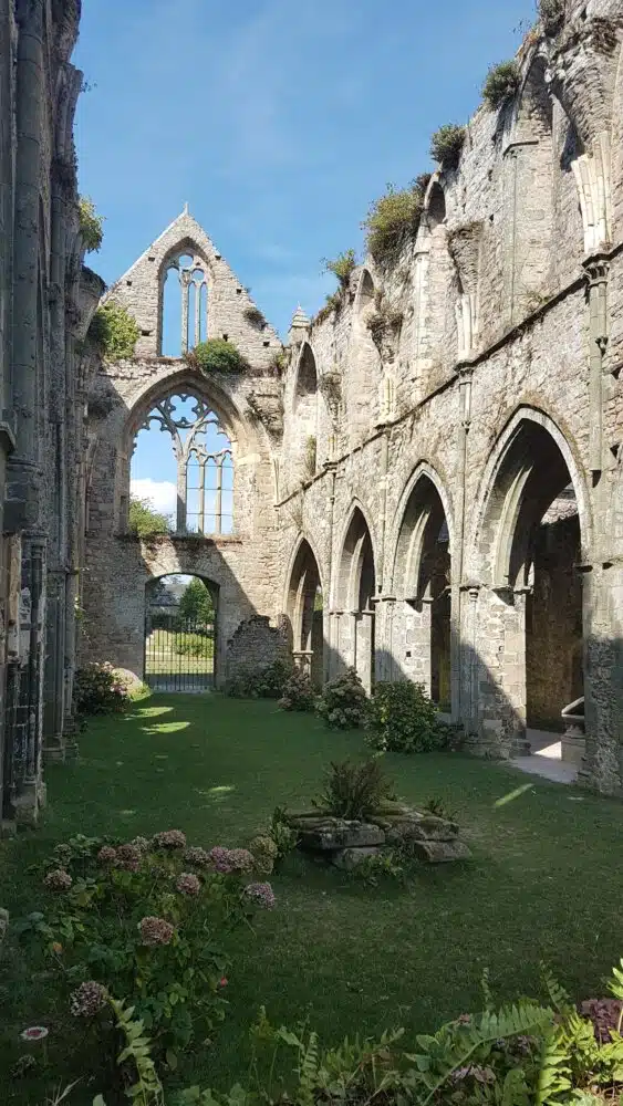 Photographie des ruines de l'église de l'abbaye de Beauport (Côtes d'Armor, Bretagne)