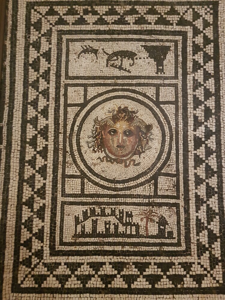 Magnifique mosaïque romaine d'une villa de Pompéi (musée archéologique national de Naples)