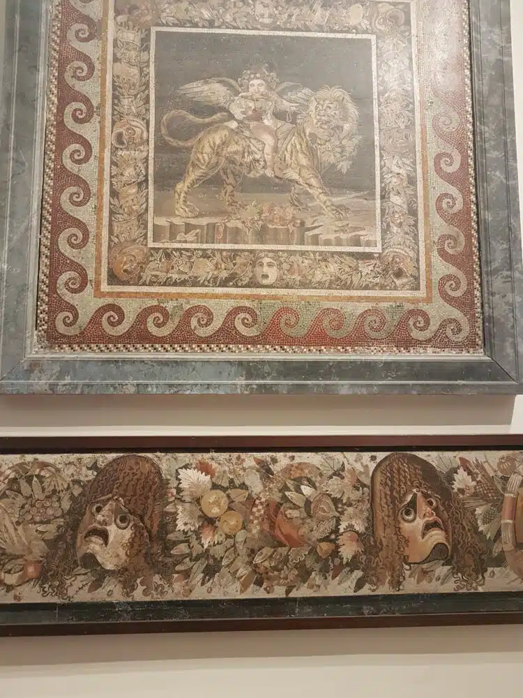 Magnifique mosaïque romaine d'une villa de Pompéi (musée archéologique national de Naples)