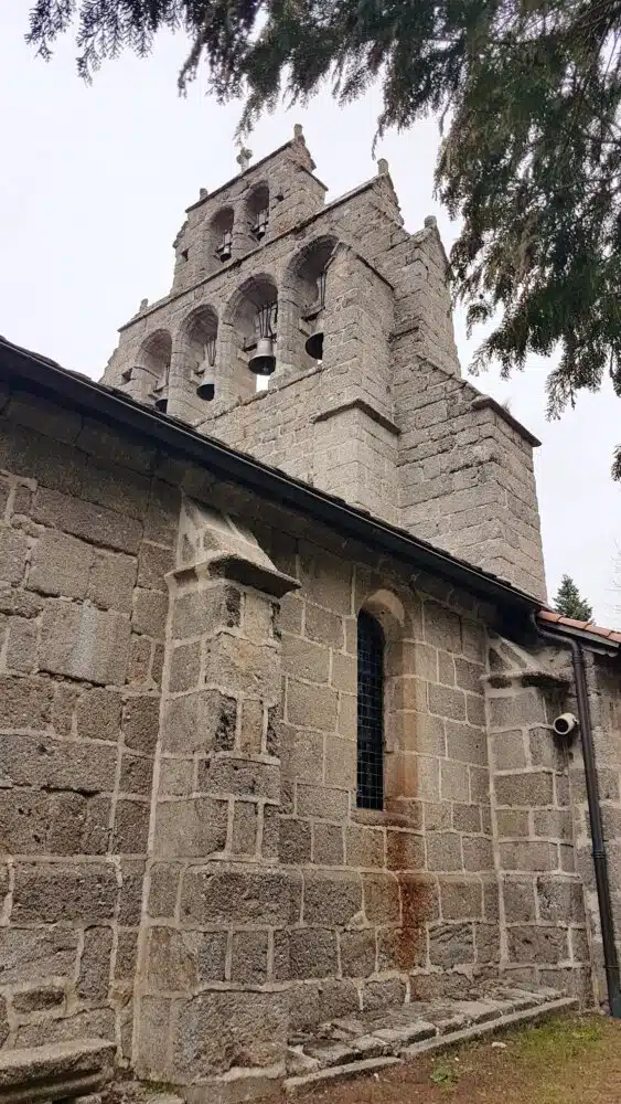 La belle église de Chanaleilles, dans les monts de la Margeride